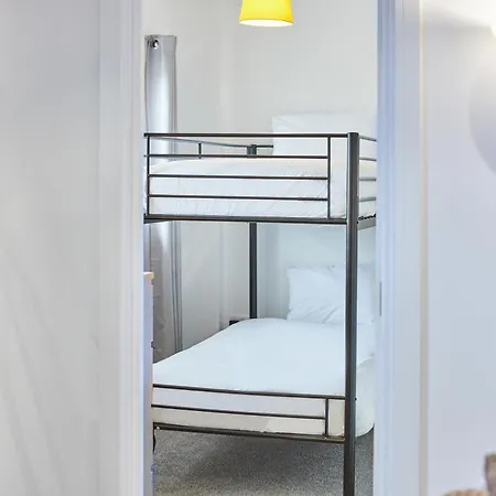 Jackson Court 3 *